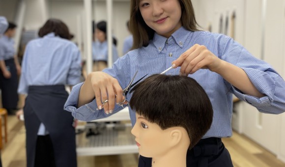 「華やかさ」が、美容のすべてじゃない 。 〜ヘアメイク志望だった私がQBハウスを選んだ理由〜